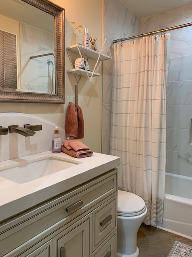 Building Photo - Coastal Living at Its Best | 3 Bed + 2 Bat...
