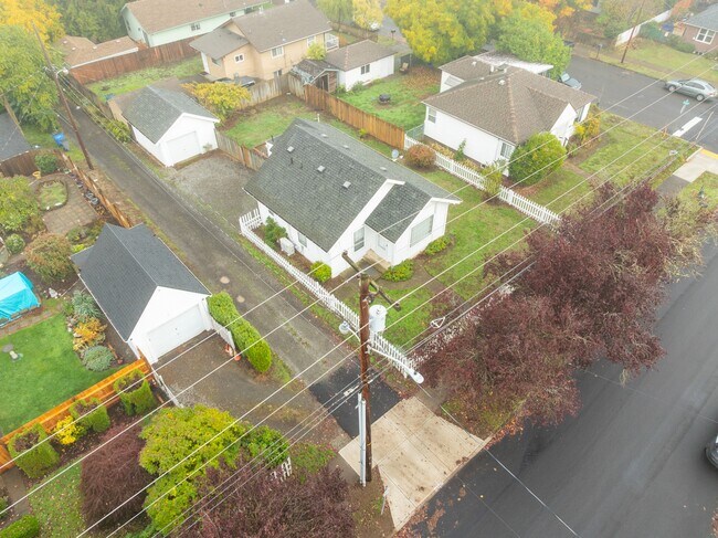 Building Photo - 1612 E 29th St