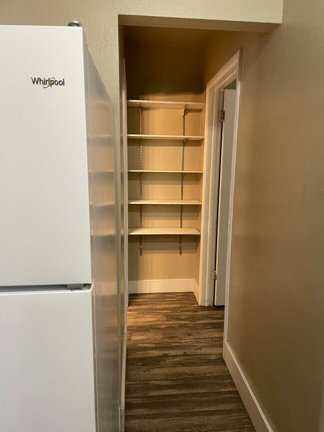 Building Photo - Cute 2 Bed 1 Bath Close to Old Town Fort C...
