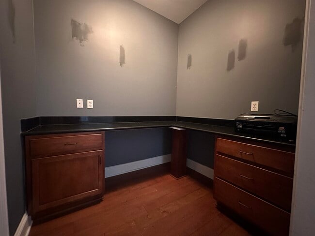 Building Photo - 75 Shoemaker Ct