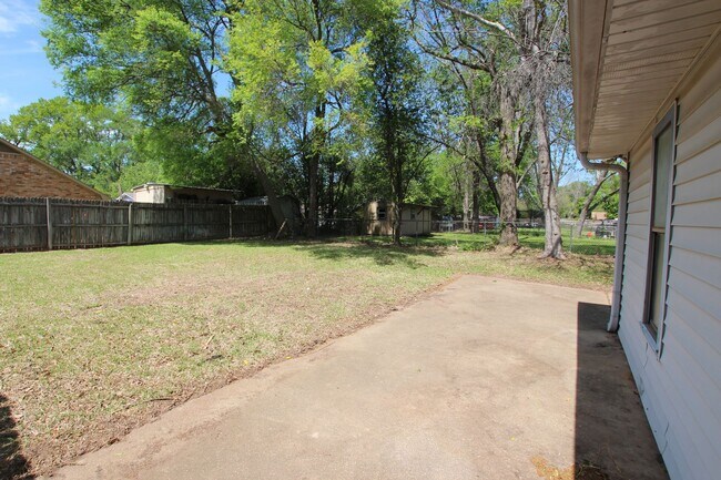 Building Photo - Beautiful 3 Bed 2 Bath Home in Tyler's Azalea District