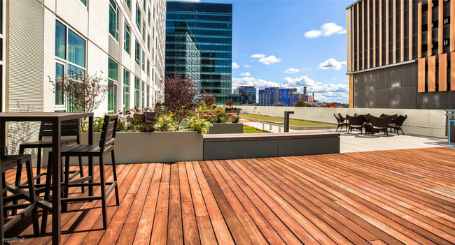 Building Photo - 503 Congress St