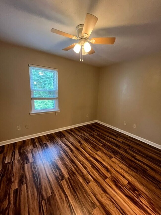 Building Photo - 1569 Jacks Dr