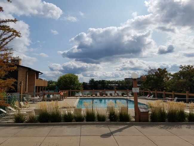Building Photo - 6111 Knoll Wood Rd