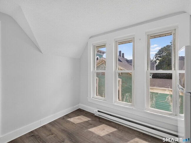 Building Photo - 111 Laurel Hill Ave