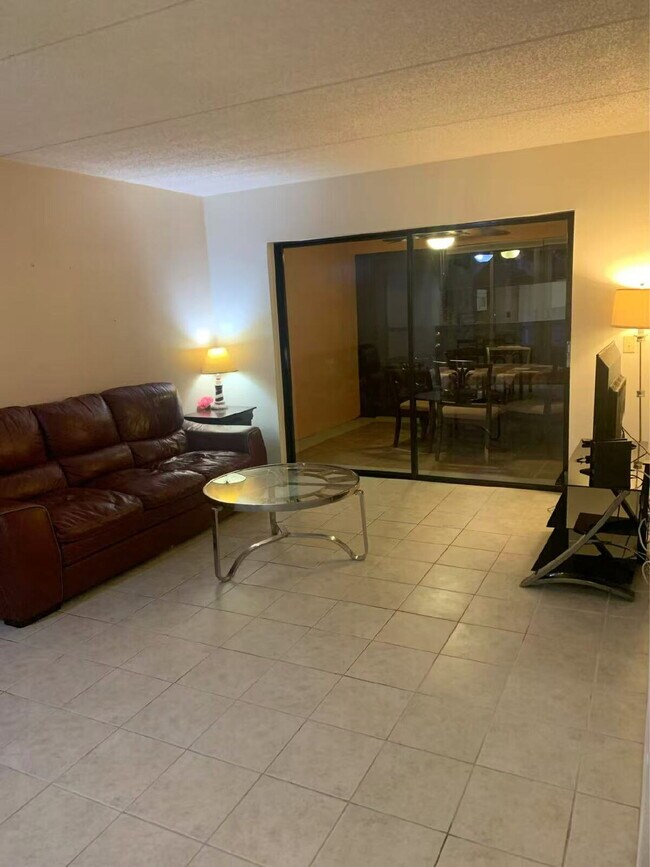 Building Photo - 217 Woodlake Wynde, Oldsmar, FL 34677