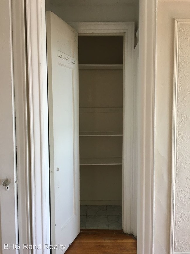 Building Photo - 1 br, 1 bath Apartment - 1441 Parker St