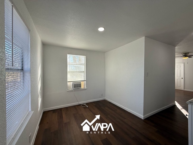 Building Photo - 206 Southlawn Ave
