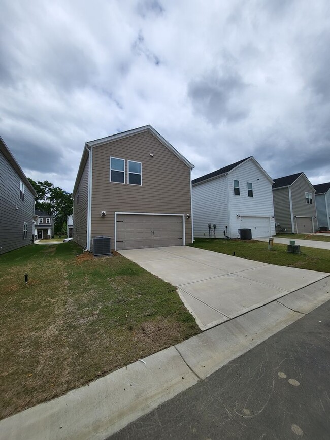 Building Photo - Captivating Like New Home in Pineville, NC