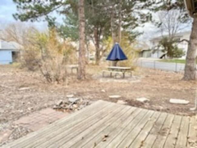 Building Photo - Cute 2 Bed, 1 Bath on a Large Corner Lot