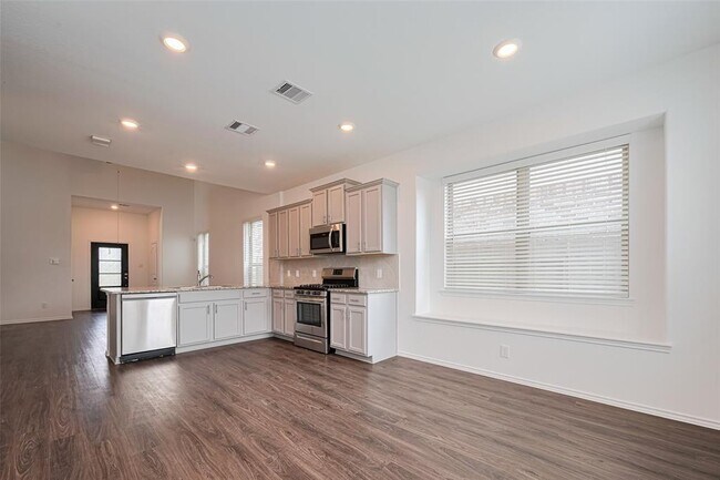 Building Photo - 18414 Hilltop Climb Dr