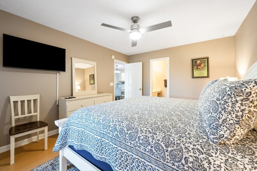 Building Photo - 568 Pinehurst Ln