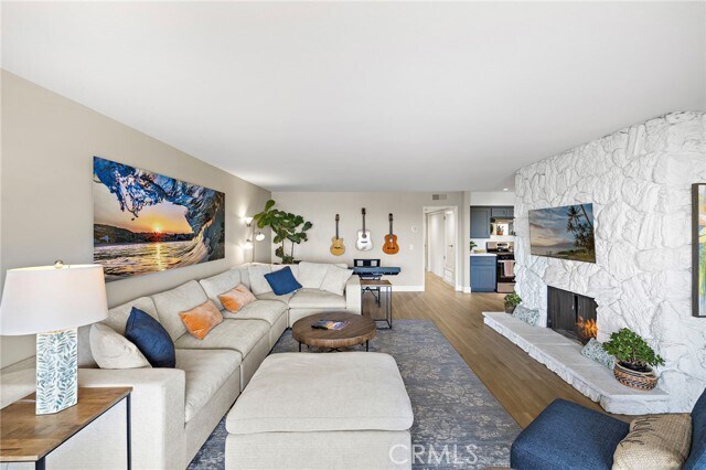 Building Photo - 320 Encino Ln