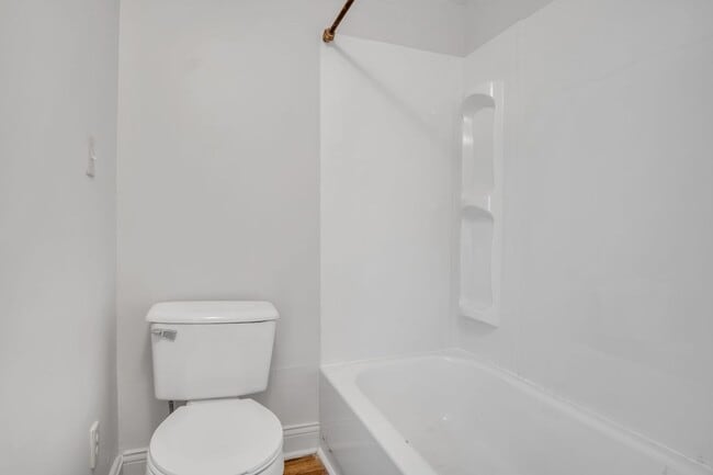 Building Photo - 2 bedroom 1 bathroom located in the heart of Carlisle