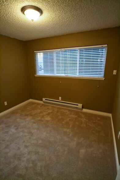 Building Photo - 725 9th Ave S