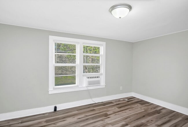 Building Photo - Beautiful historic home for rent in The Av...