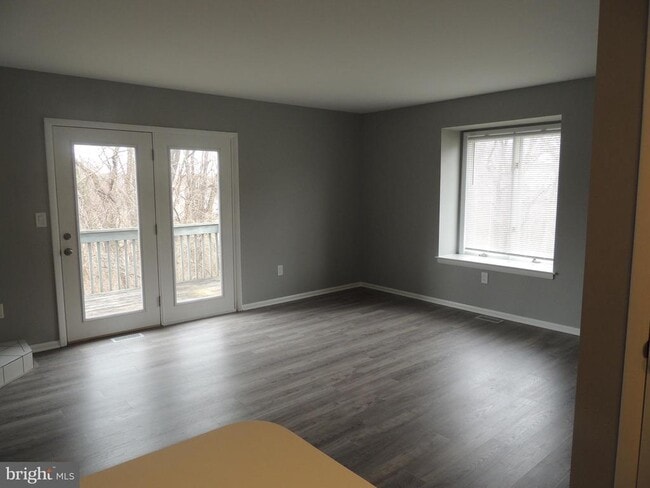 Building Photo - 404 Pinebrooke Cir