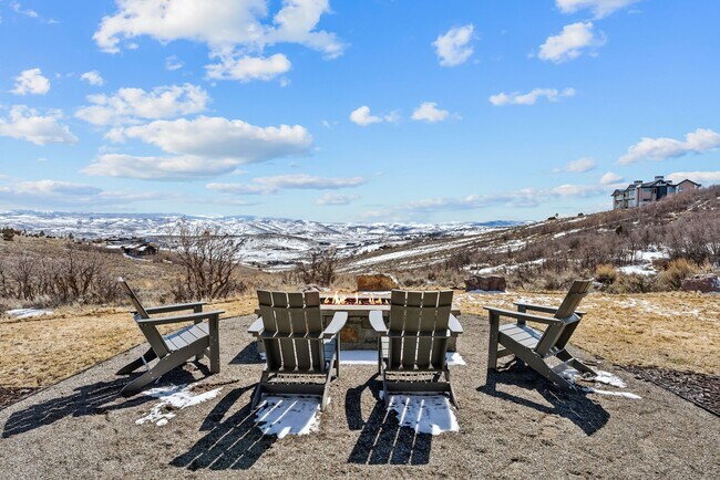 Building Photo - 3450 Ridgeway Dr