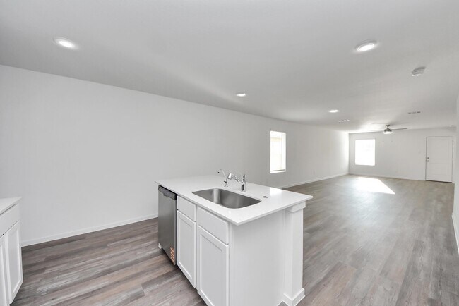 Building Photo - 14315 Leafy Willow Dr