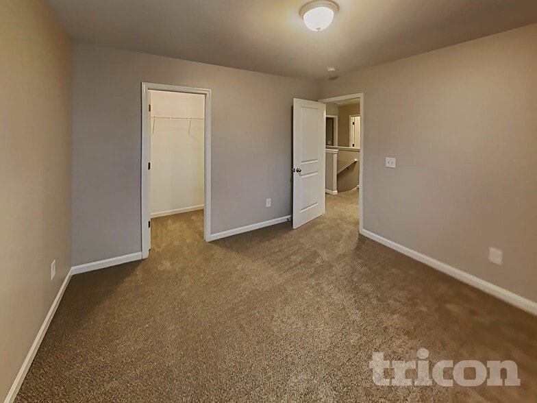 Building Photo - 919 Dovefield Ln