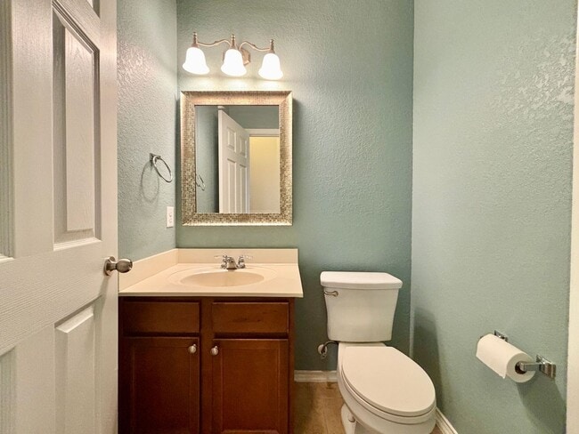 Building Photo - Welcome to this Big & Beautiful! 5 bed/3.5...