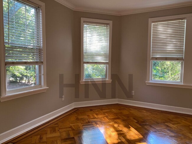 Building Photo - Charming 2/1 in Virginia Highlands!