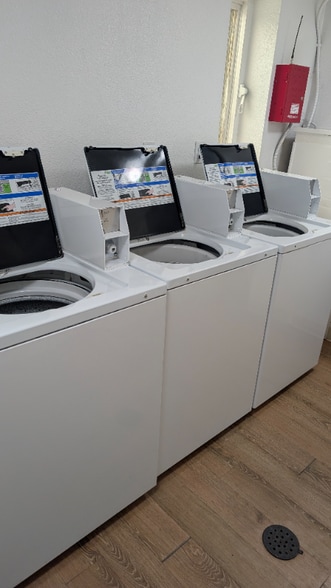 Building Photo - 2201 Romig Pl