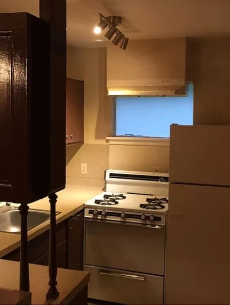 Building Photo - 1502 Allendale Rd