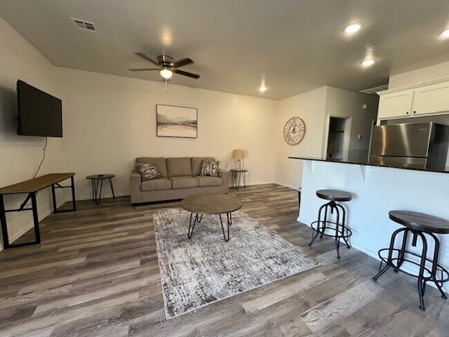 Building Photo - 1212 SW Oklahoma Ave