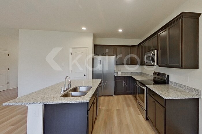 Building Photo - 123 Salvat Dr