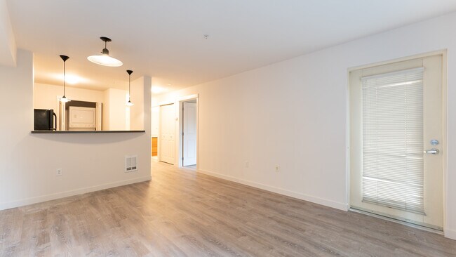 Building Photo - 118 107th Ave NE