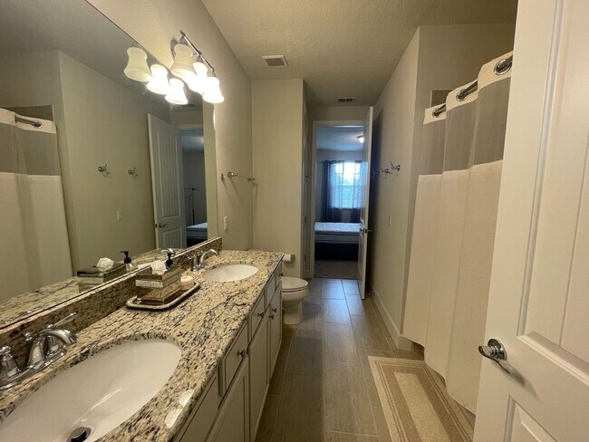 Building Photo - The perfect home waiting for you! FULLY FURNISHED!!