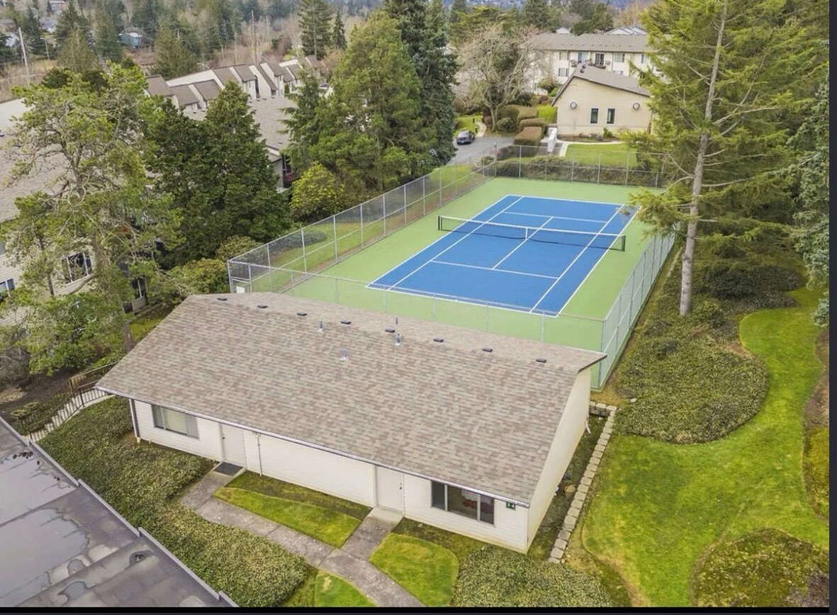 Building Photo - 200 SW Florence Ave