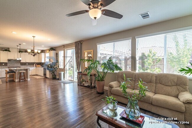 Building Photo - 707 Razorbill St