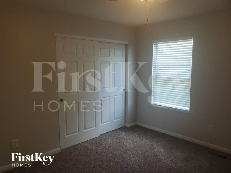 Building Photo - 356 Brandon Dr