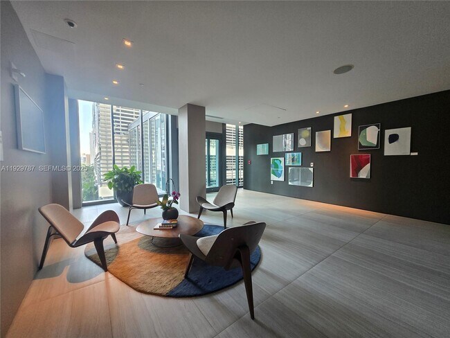 Building Photo - 460 NE 28th St