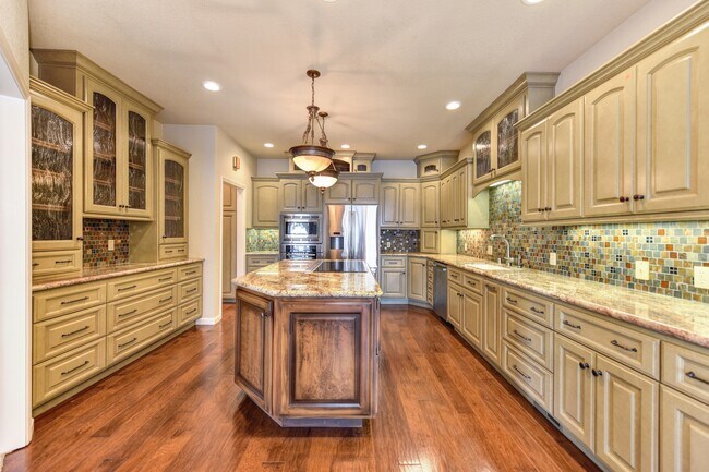 Building Photo - 6533 Chesbro Cir