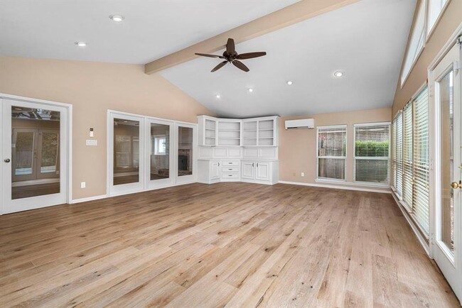 Building Photo - 527 Briar Knoll Dr
