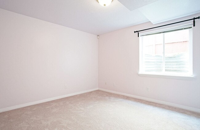 Building Photo - 1026 E 100 S