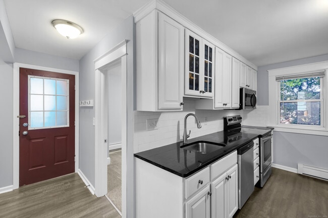 Building Photo - 245 Oakland St