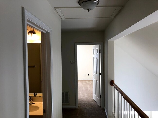 Building Photo - 3 bed 2.5 bath Spacious Home in Azalea Lakes