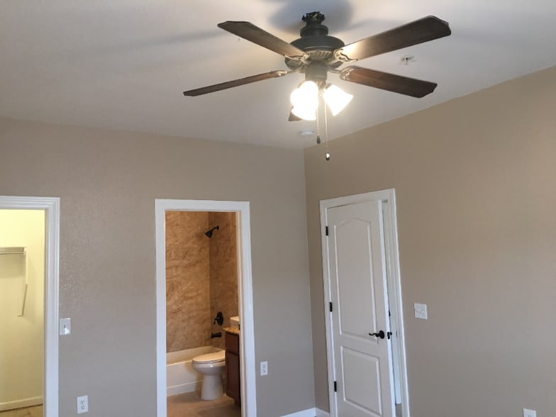 Building Photo - 6325 Reynolds Dr