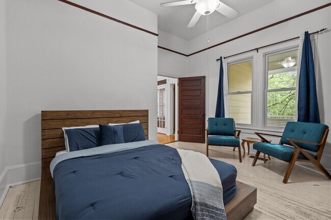 Building Photo - 802 N Poplar St