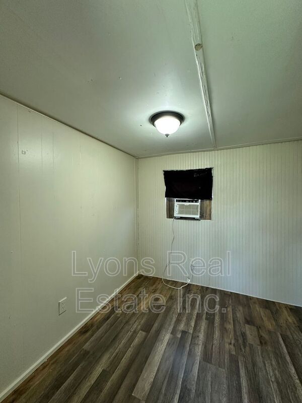 Building Photo - 8086 Heck Dr