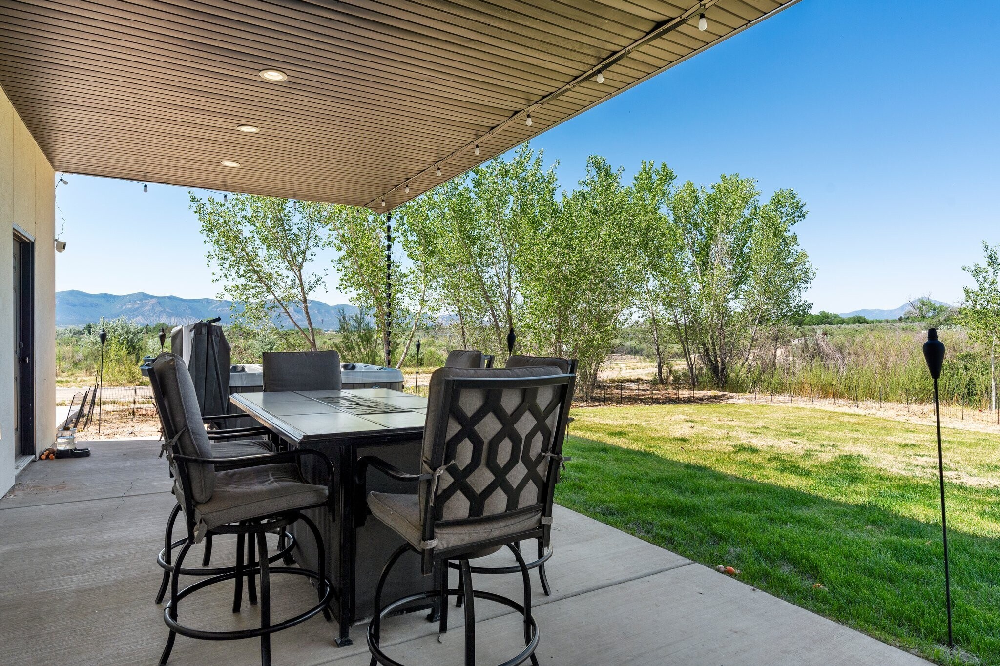 Building Photo - 1517 Golf Course Ln