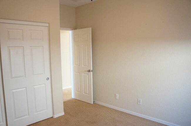 Building Photo - BEAUTIFUL 4 BEDROOM HOME IN SILVERSTONE CO...