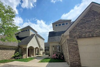 Building Photo - 2 Bedroom, 2 Bathroom Condo with Attached Garage, Private Patio, Clubhouse, Pool, Close to Expres...