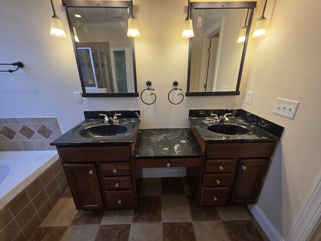 Building Photo - Spacious 4-Bedroom Home for Rent in Kings Grant Fayetteville – 15 Minutes from Fort Bragg