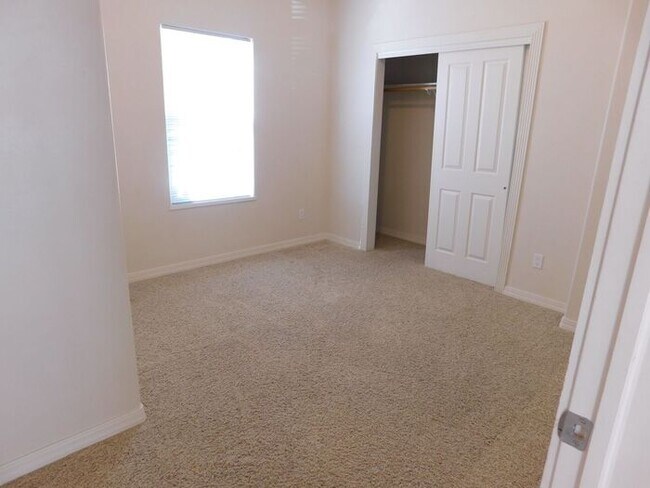 Building Photo - Spacious 3-Bedroom, 2-Bath Home