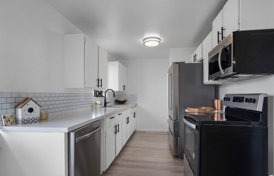 Building Photo - 686 Tomahawk Dr